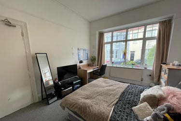 3 bed flat, Addison Road - Flat 1, North Hill, Plymouth, PL48LL - Image 2